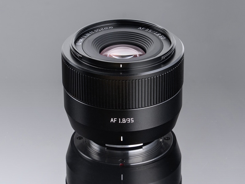 リニューアルでより小型軽量になった「TTArtisan AF 35mm f/1.8 II