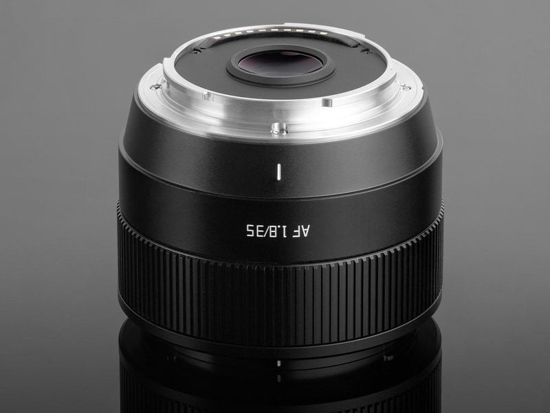 リニューアルでより小型軽量になった「TTArtisan AF 35mm f/1.8 II