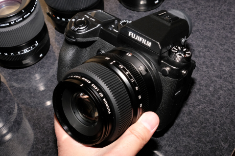中判ミラーレスカメラ「FUJIFILM GFX」発表会レポート - デジカメ Watch