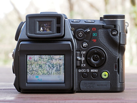 オールドデジカメの凱旋：コニカミノルタ「DiMAGE A2」（2004年