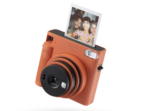 富士フイルム、価格を抑えたスクエア機「instax SQUARE SQ1