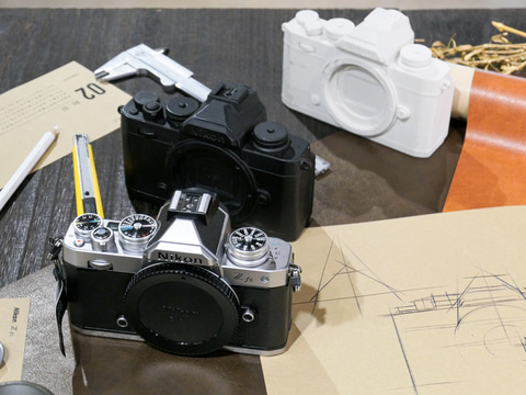 インタビュー：本日発売「ニコン Z fc」の“ヘリテージデザイン”が