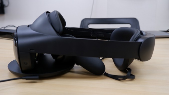 これはVRデバイスではない——22万円超の新型“XR”ヘッドセット「Meta