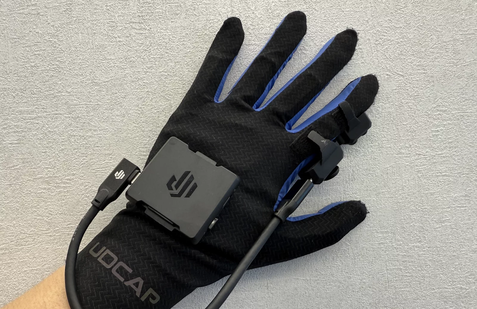 ハンドトラッキングデバイス「UDCAP VRグローブ」レビュー 世界から
