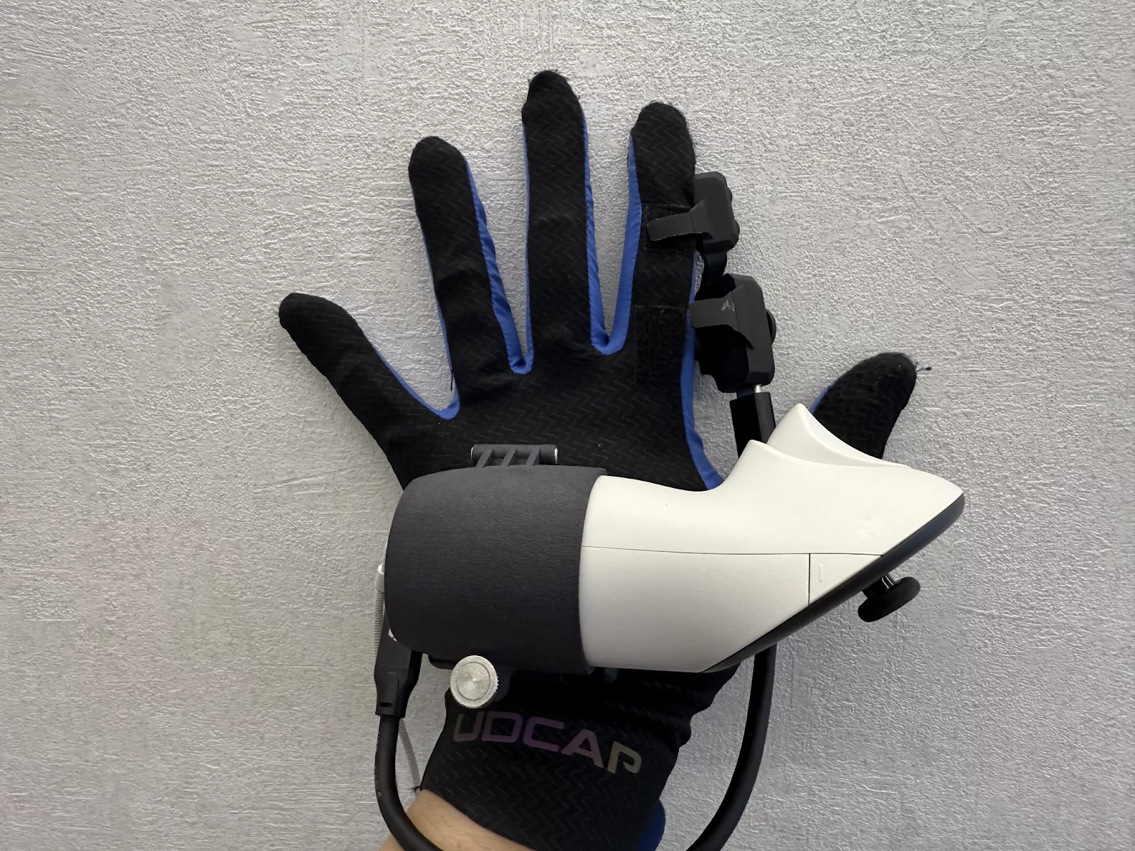 ハンドトラッキングデバイス「UDCAP VRグローブ」レビュー 世界から