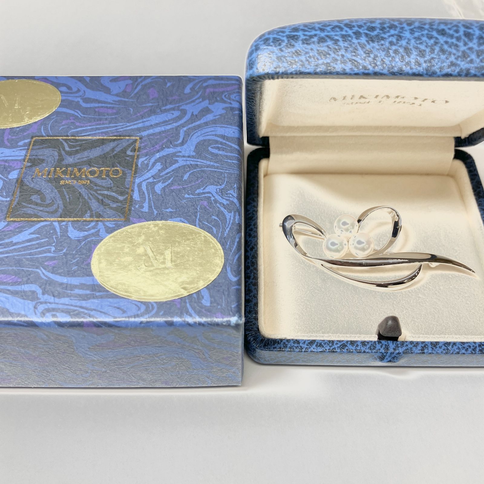 m001 T3 MIKIMOTO ミキモト パール 真珠 3連 ブローチ アクセサリー