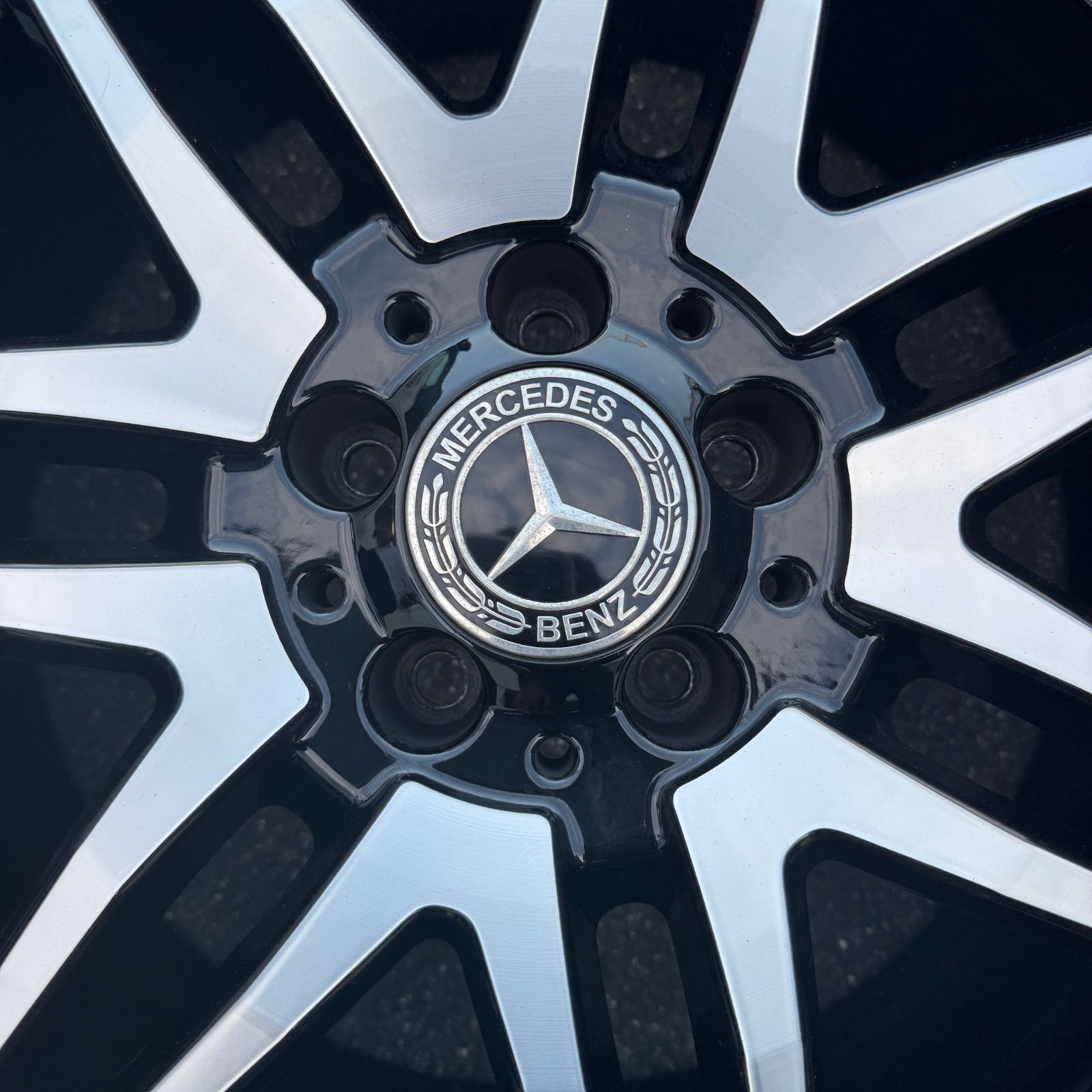 メルセデスベンツ・AMG ・E220d・スタッドレスタイヤ・発送たのメル便