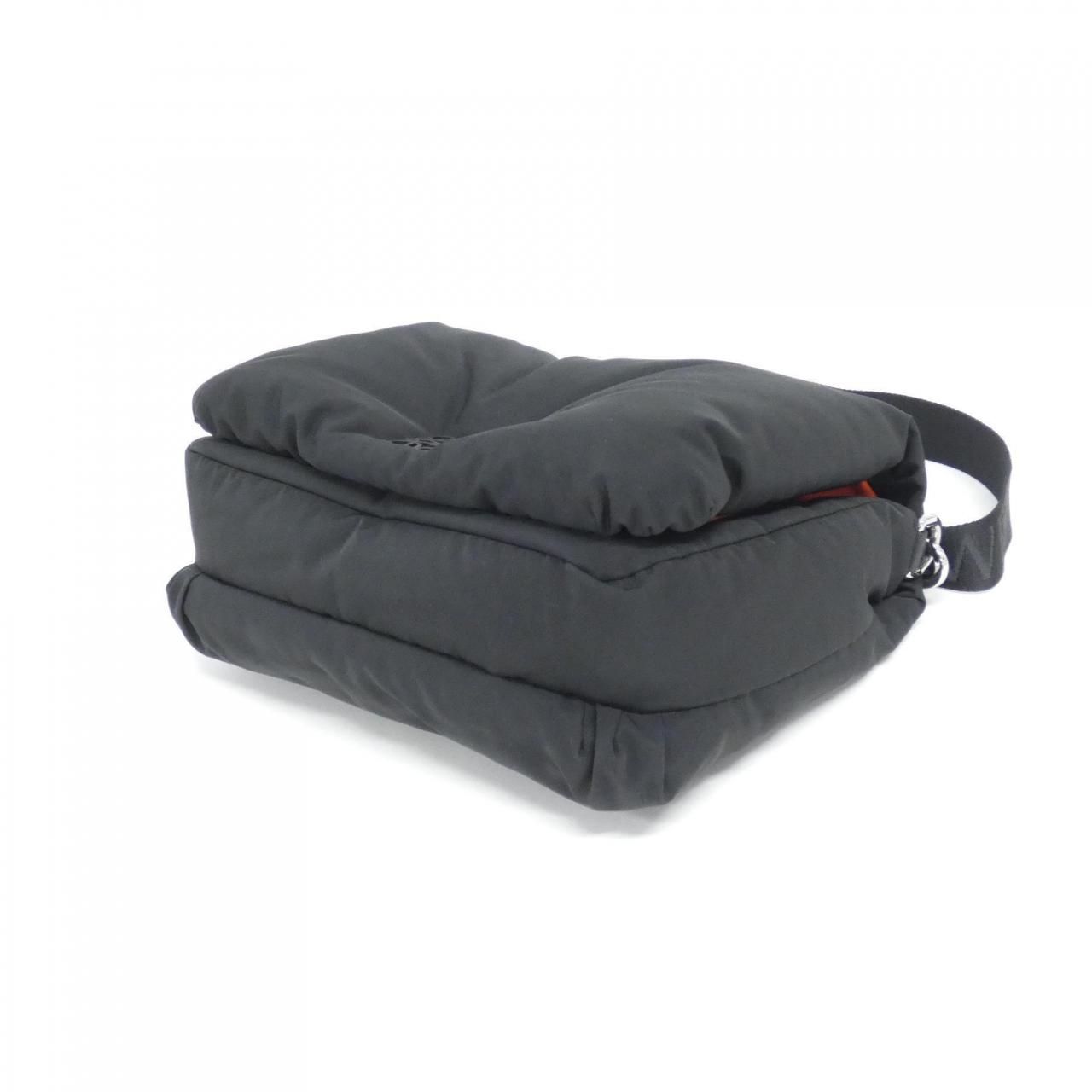 ロエベ ゴヤ パファー B896G22X01 ショルダーバッグ - メルカリ