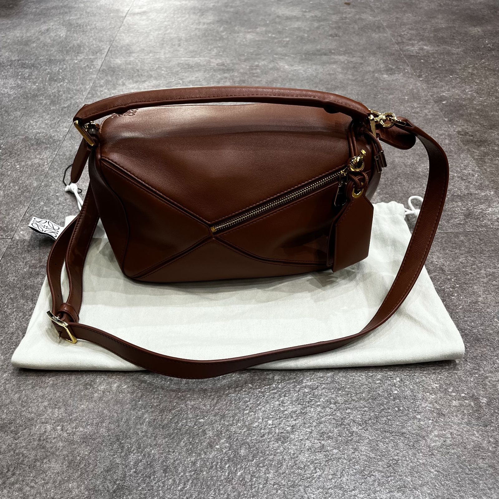 ロエベ ブラウン レザー ショルダーバッグ 【公式通販】