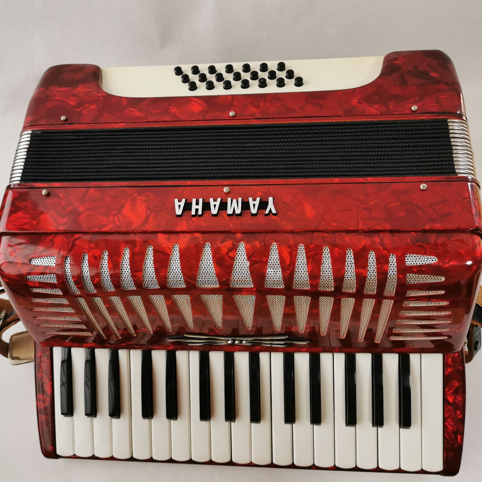 ケース付き YAMAHA アコーディオン 赤 25鍵 12ボタン ケース付き