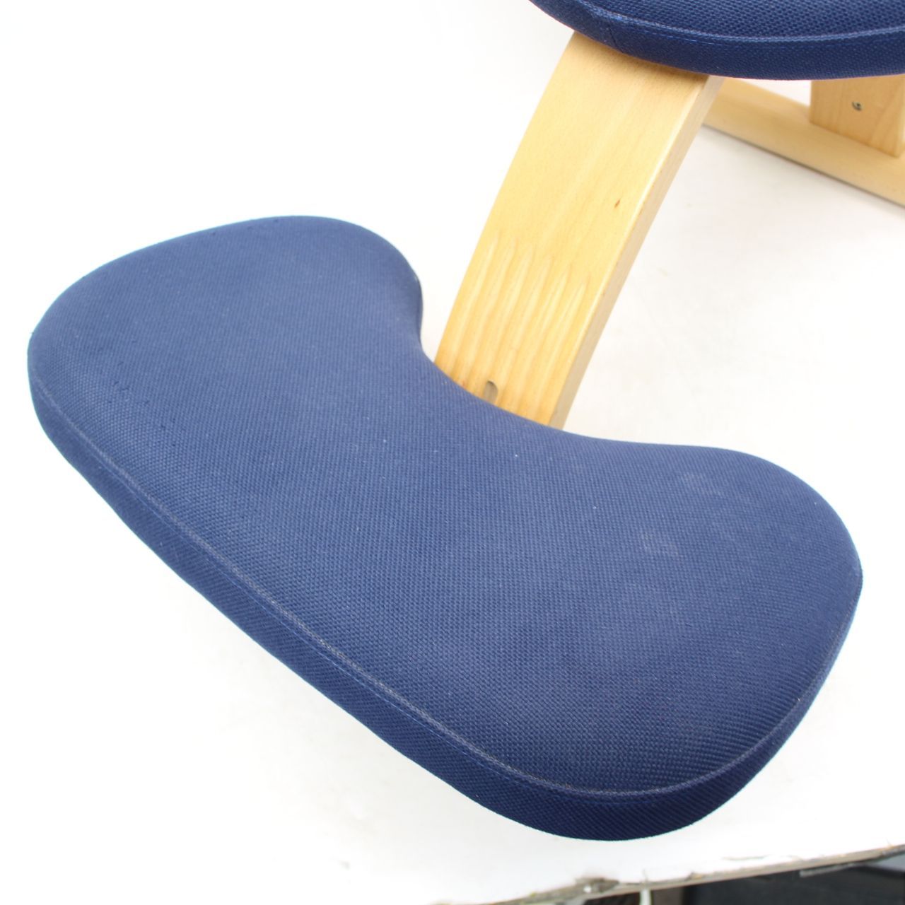 033)BALANS EASY バランスイージー 姿勢矯正椅子 ネイビー バランス