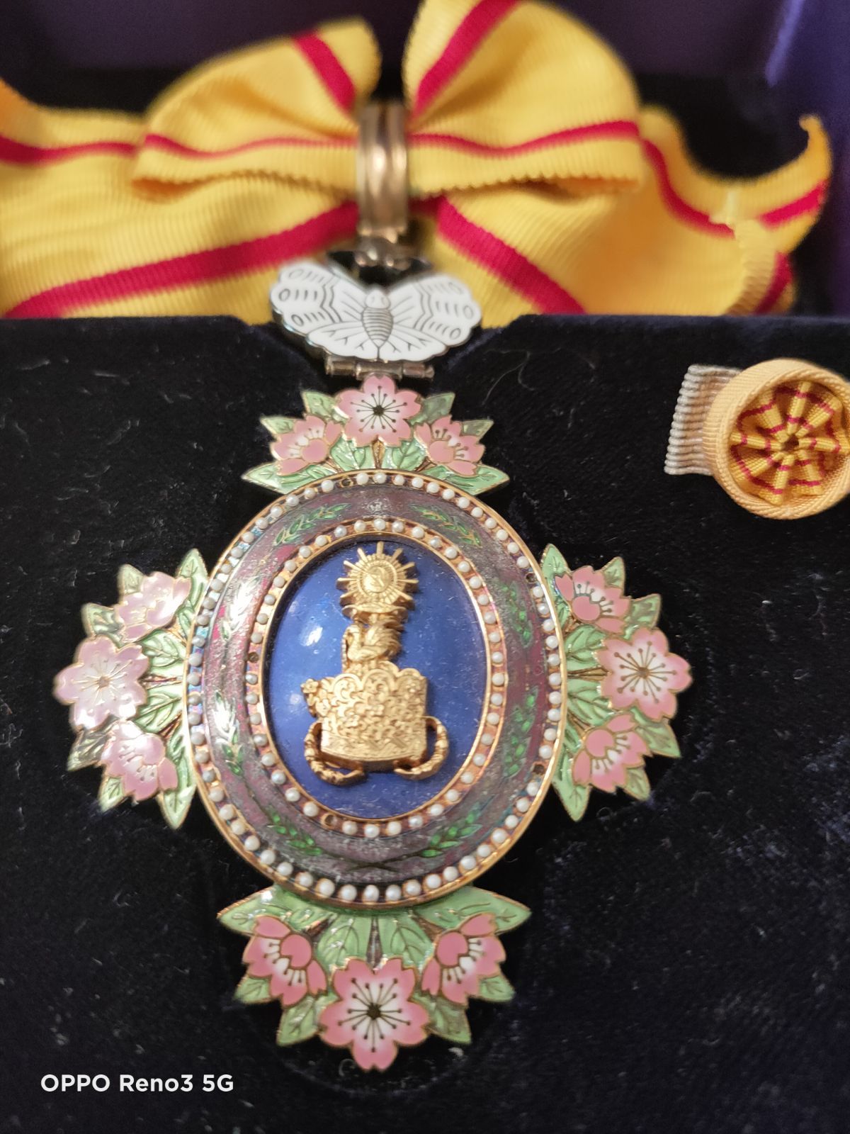 超激レア 極美品】勲三等宝冠章 宝冠白蝶章 勲章 褒章 徽章 女性勲章