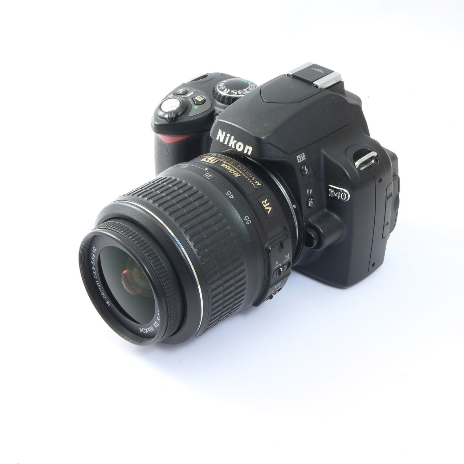 Nikon ニコン D40 + AF-S DX 18-55mm F3.5-5.6 G VR レンズセット