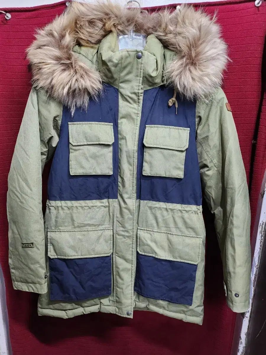 真筆 阿部乙人 油彩画 女性と花 真筆 阿部乙人 油彩画 女性と花