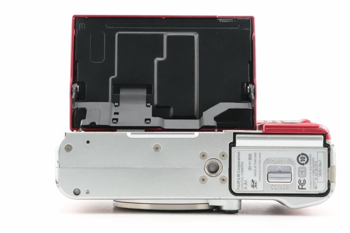 ☆良品☆フジフイルム FUJIFILM X-A1 ボディ レッド 充電器付☆ W1218