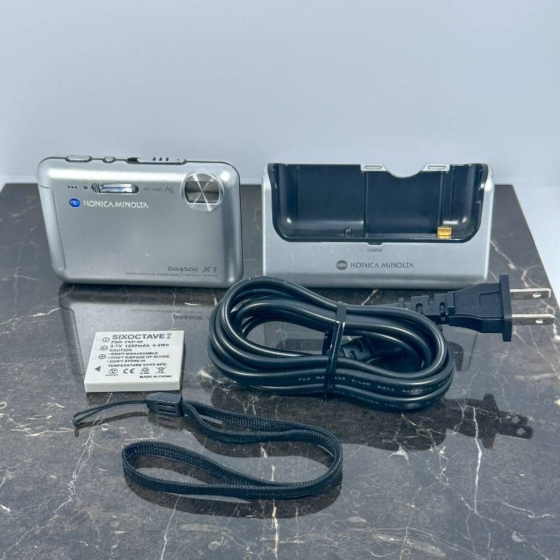 超美品】Konica Minolta DiMAGE X1 シルバー 800万画素 超薄型