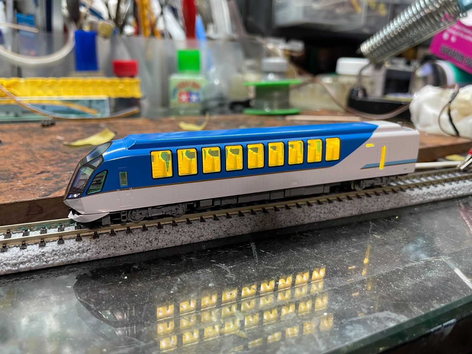 TOMIXのしまかぜに室内灯を装着します - メルカリ