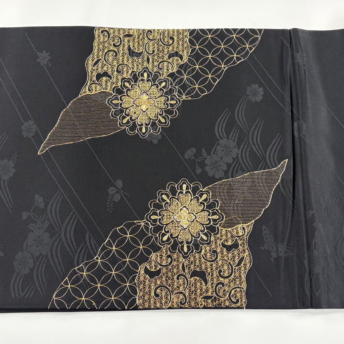 美品】 袋帯 秀品 華文 花唐草 金糸 刺繍 黒 お太鼓柄 正絹 【中古
