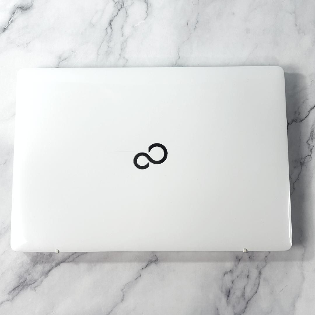 Corei7・8GB・SSD512・DVDマルチ・Windows11・ホワイトノートパソコン