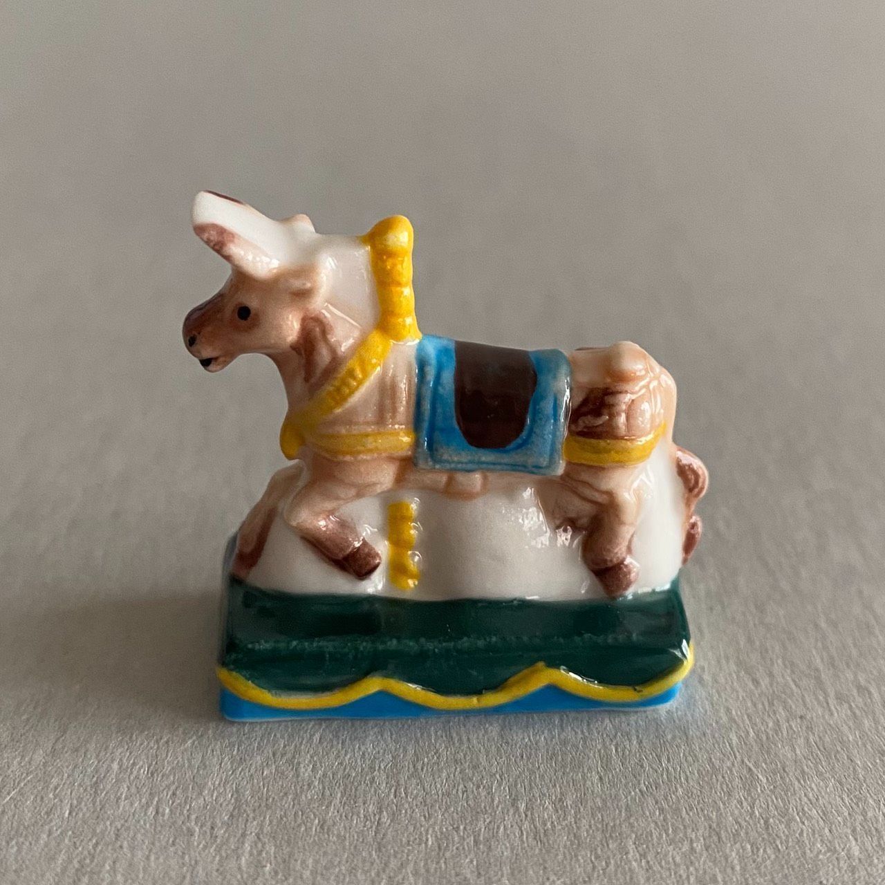 メリーゴーランドの牛のフェーブ／回転木馬／遊園地／フランス雑貨