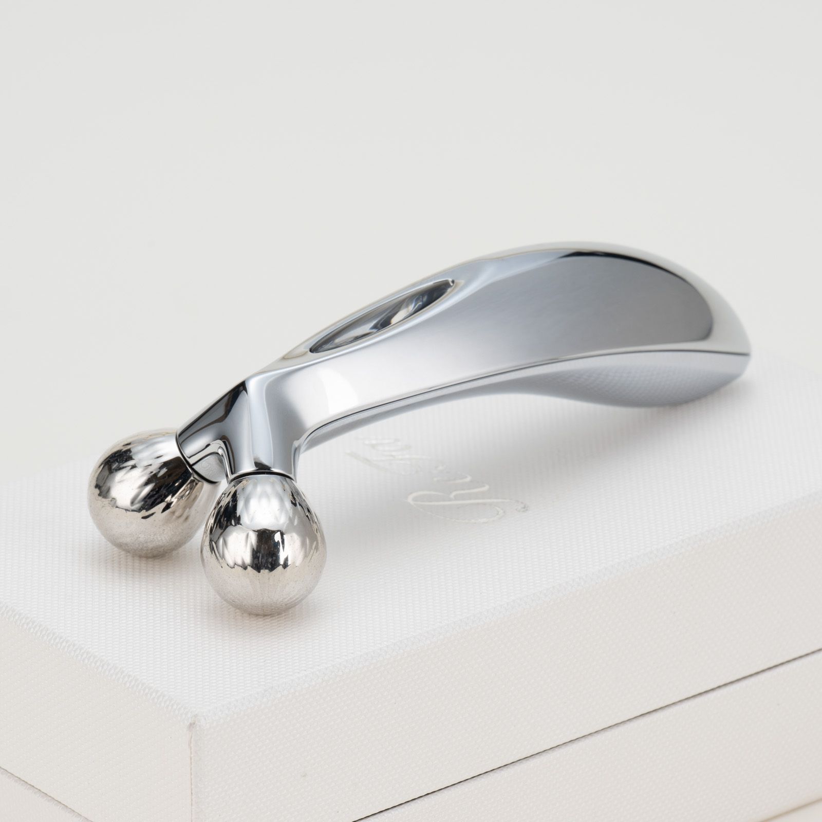 正規品・美品】ReFa CARAT リファカラット プラチナ電子ローラー 箱