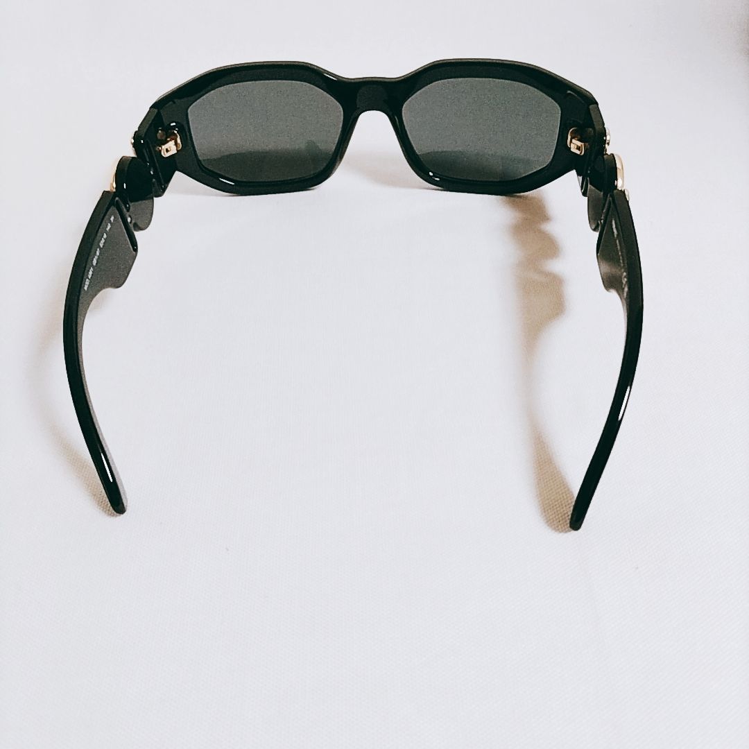 新品未使用】VERSACE ブラック メドゥーサ ビギー サングラス - メルカリ