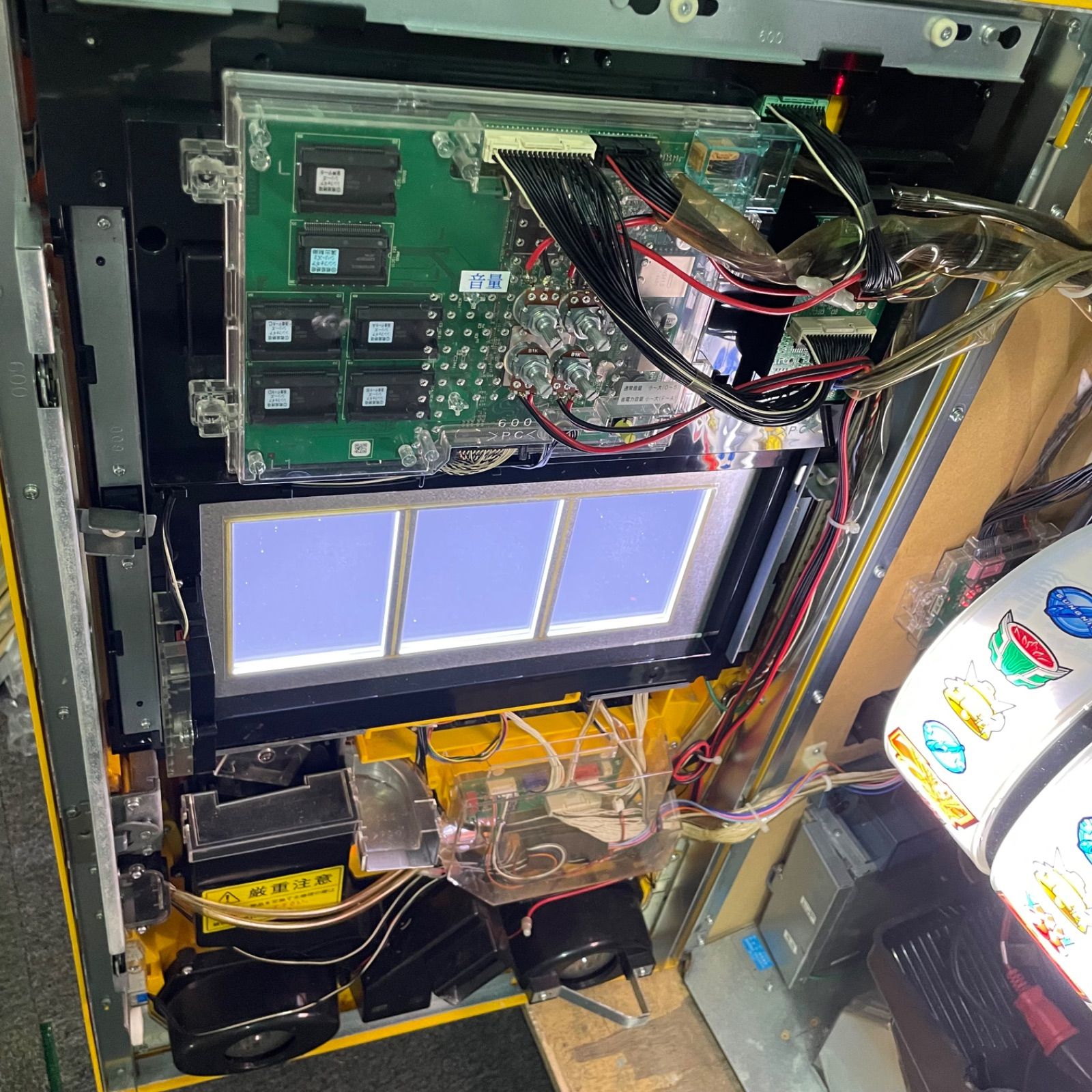 ♭ 戦姫絶唱シンフォギア 5号機 スロット 実機 鍵付き コイン不要機