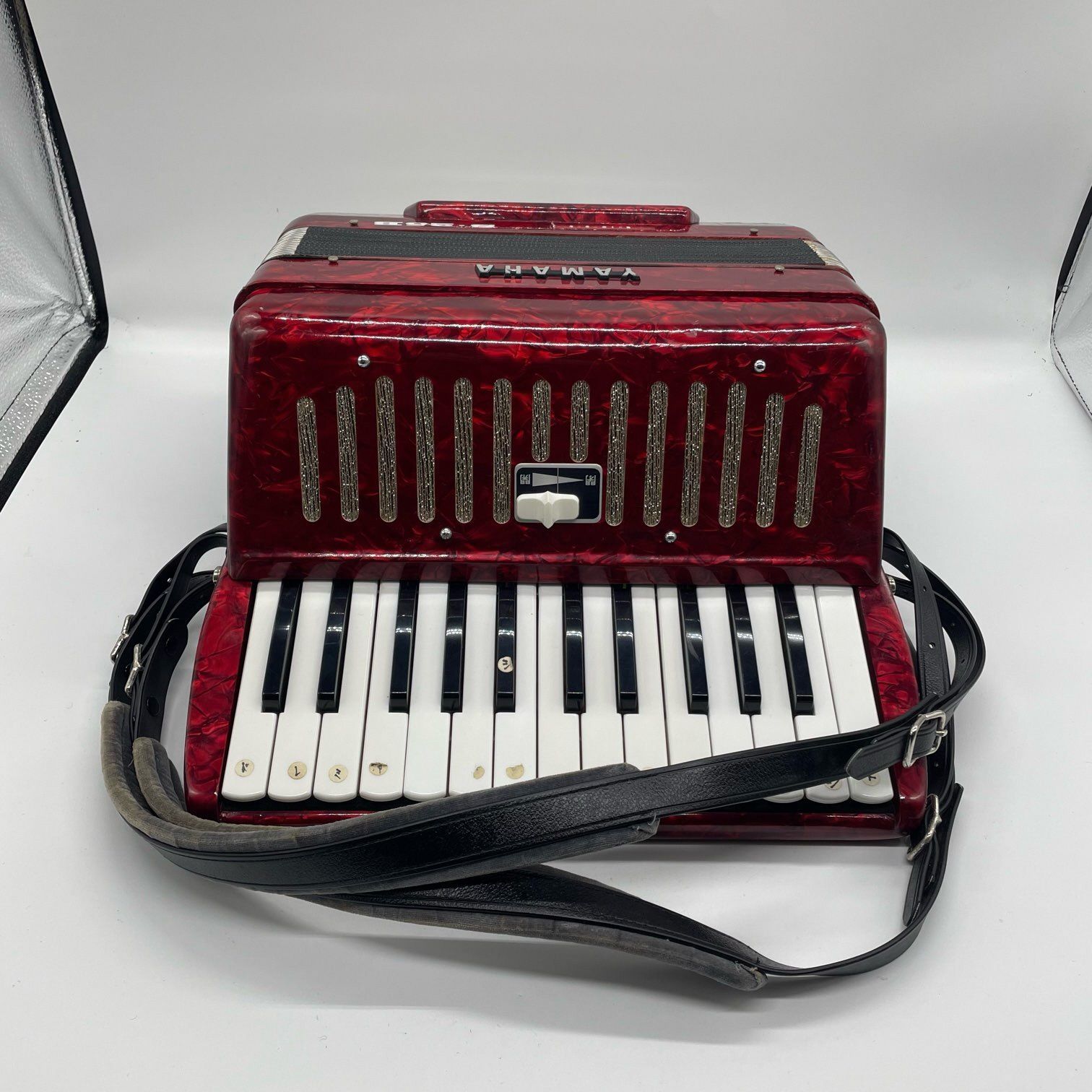 ケース付き YAMAHA アコーディオン 赤 25鍵 12ボタン ケース付き