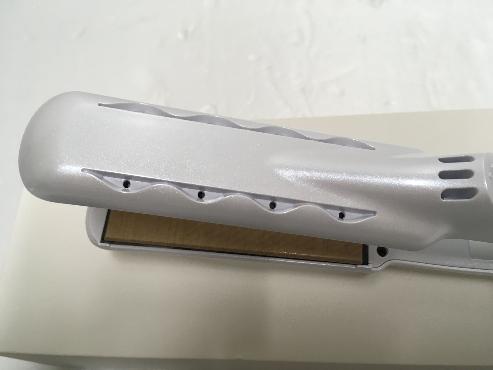 絹女 KINUJO ストレートヘアアイロン 美品 ホワイト 美品】KINUJO