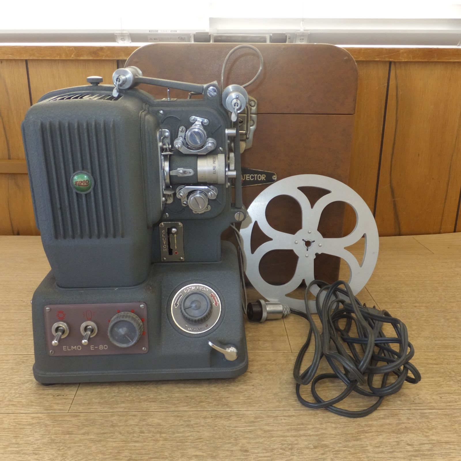 送料無料] 現状品☆エルモ ELMO 8mm 映写機 プロジェクター E-80 AC90