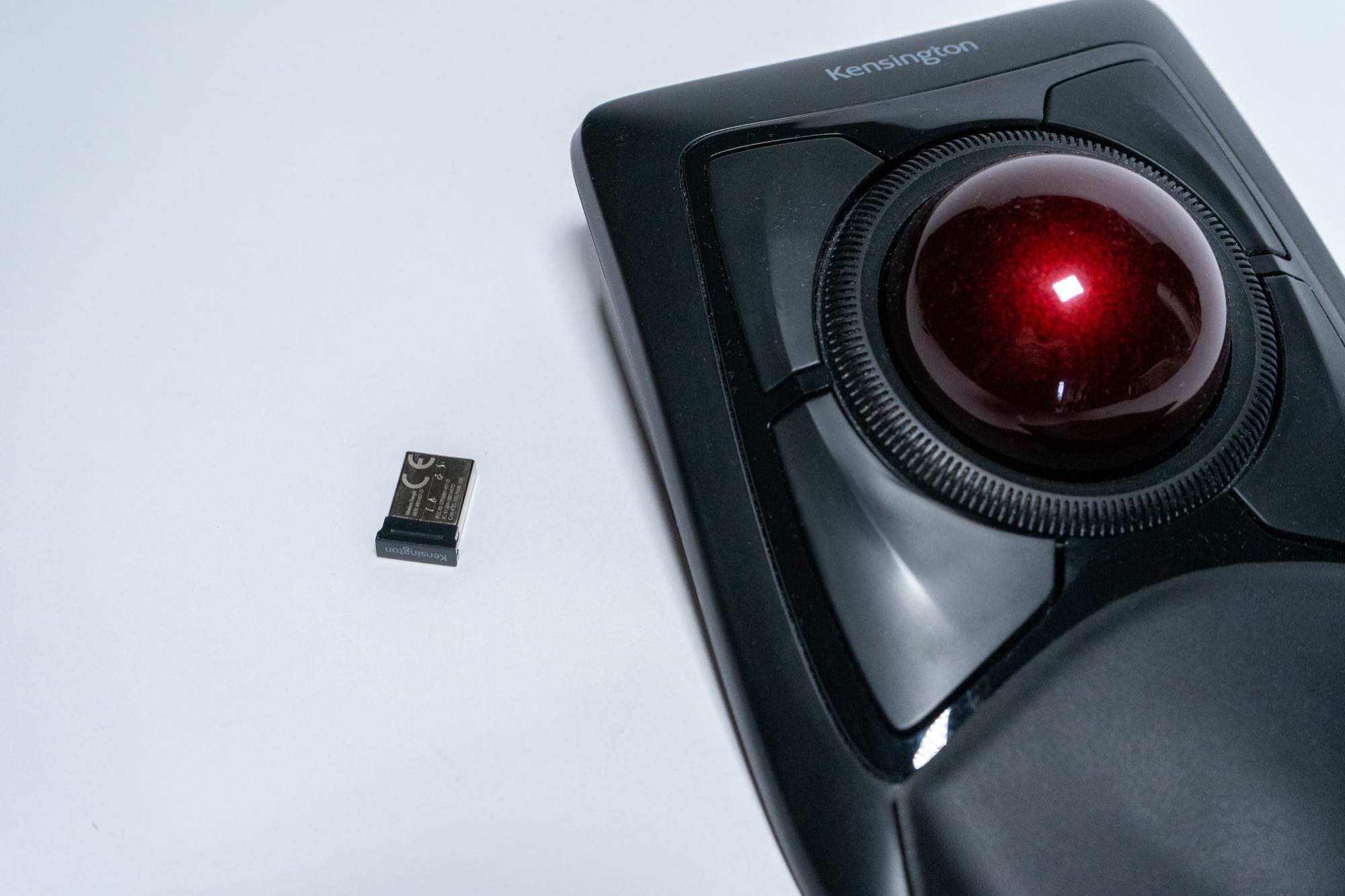 長時間作業できて、省スペース！Kensingtonの「親指じゃない」トラック