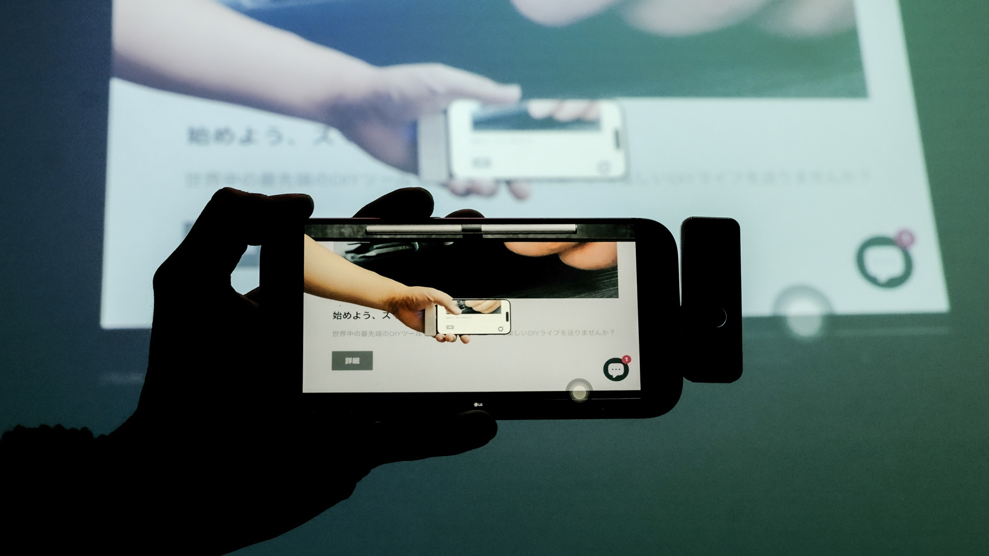 挿すだけ”でスマホ画面を無線で転送。おうち映画館がこんなに手軽だっ