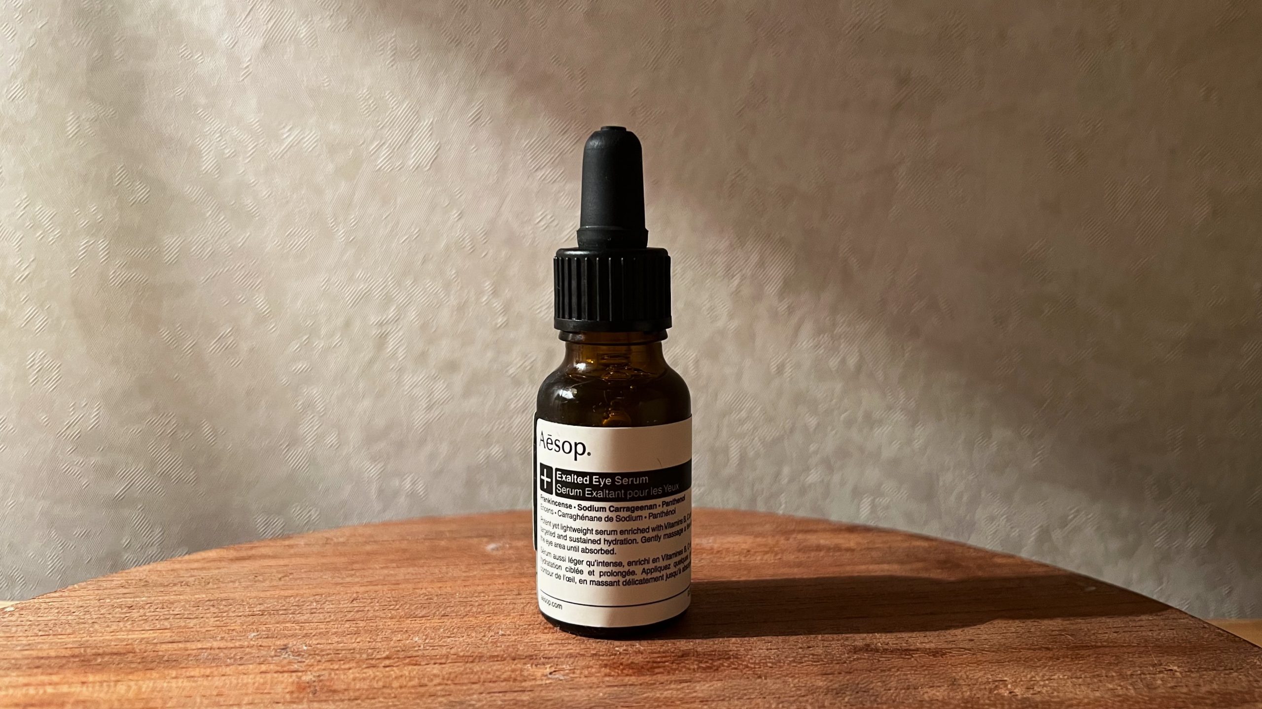 イソップの「アイセラム」で冬の目元ケアはじめました。メイクの上から