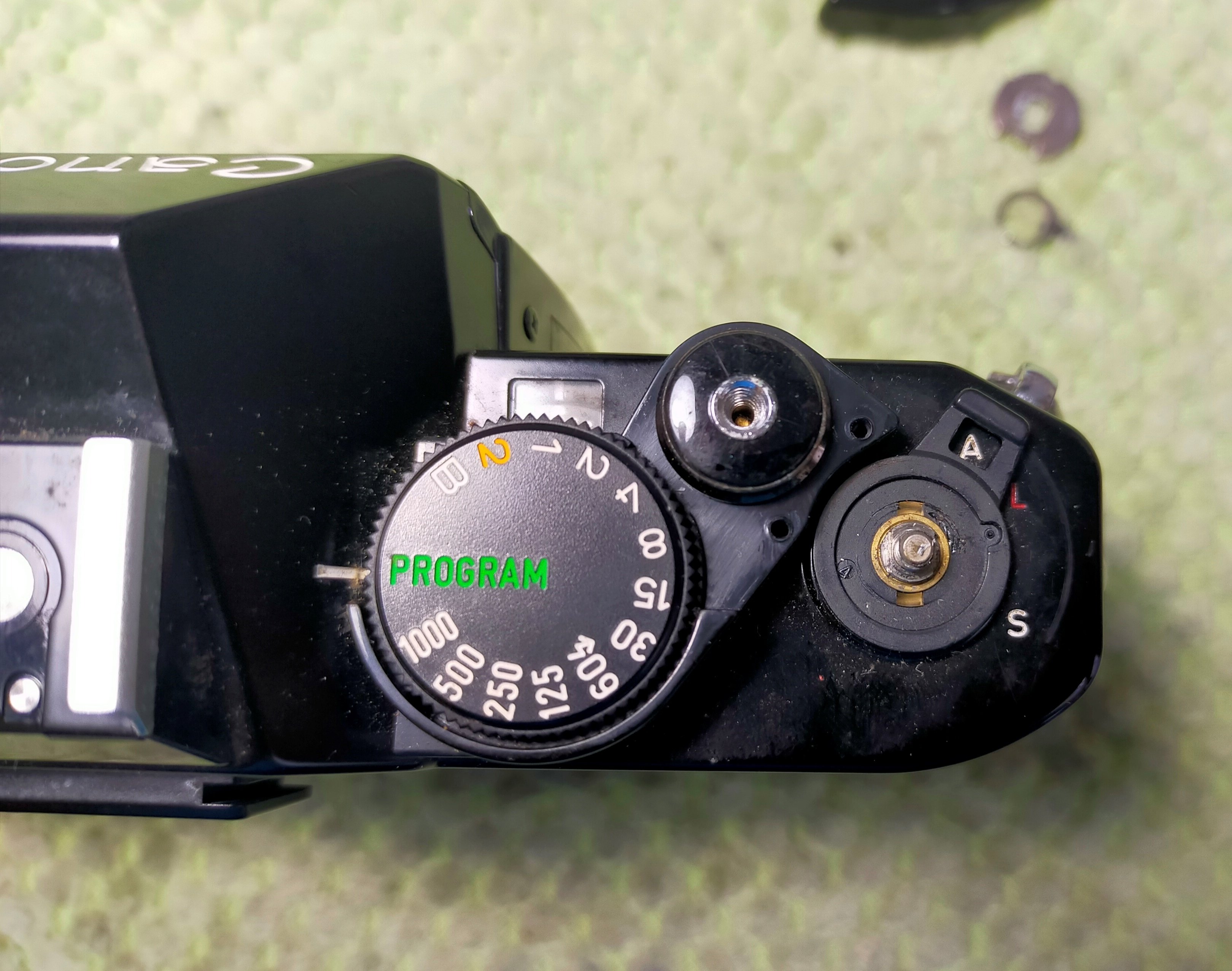 Canon AE-1 PROGRAMの分解｜フィルムカメラ修理のアクアカメラ