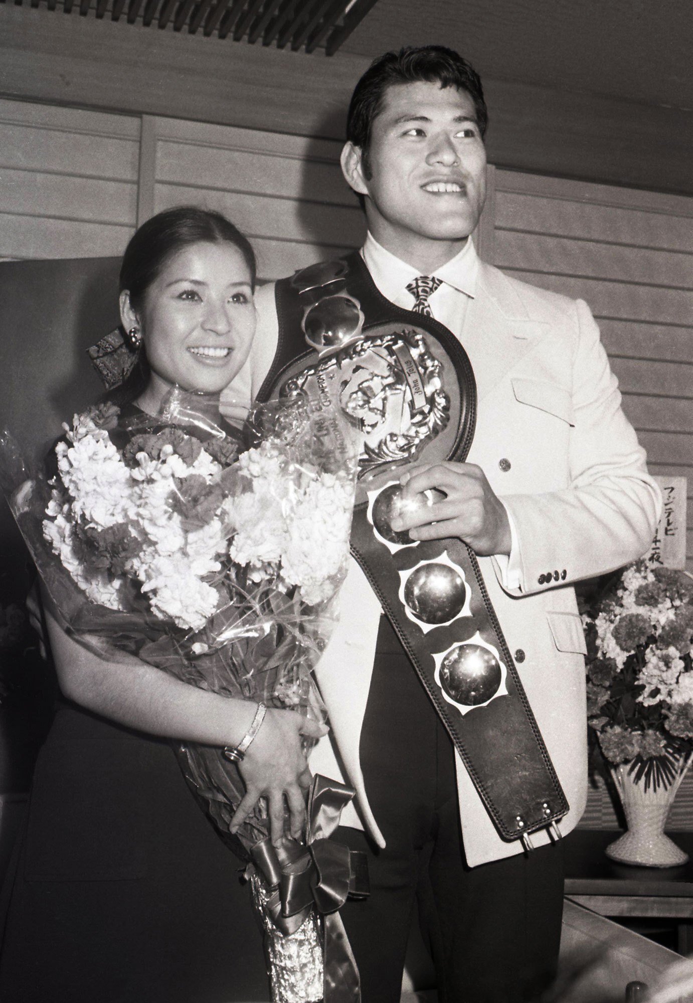 ベテランカメラマンが述懐…猪木さんの節目には倍賞美津子さんの姿が