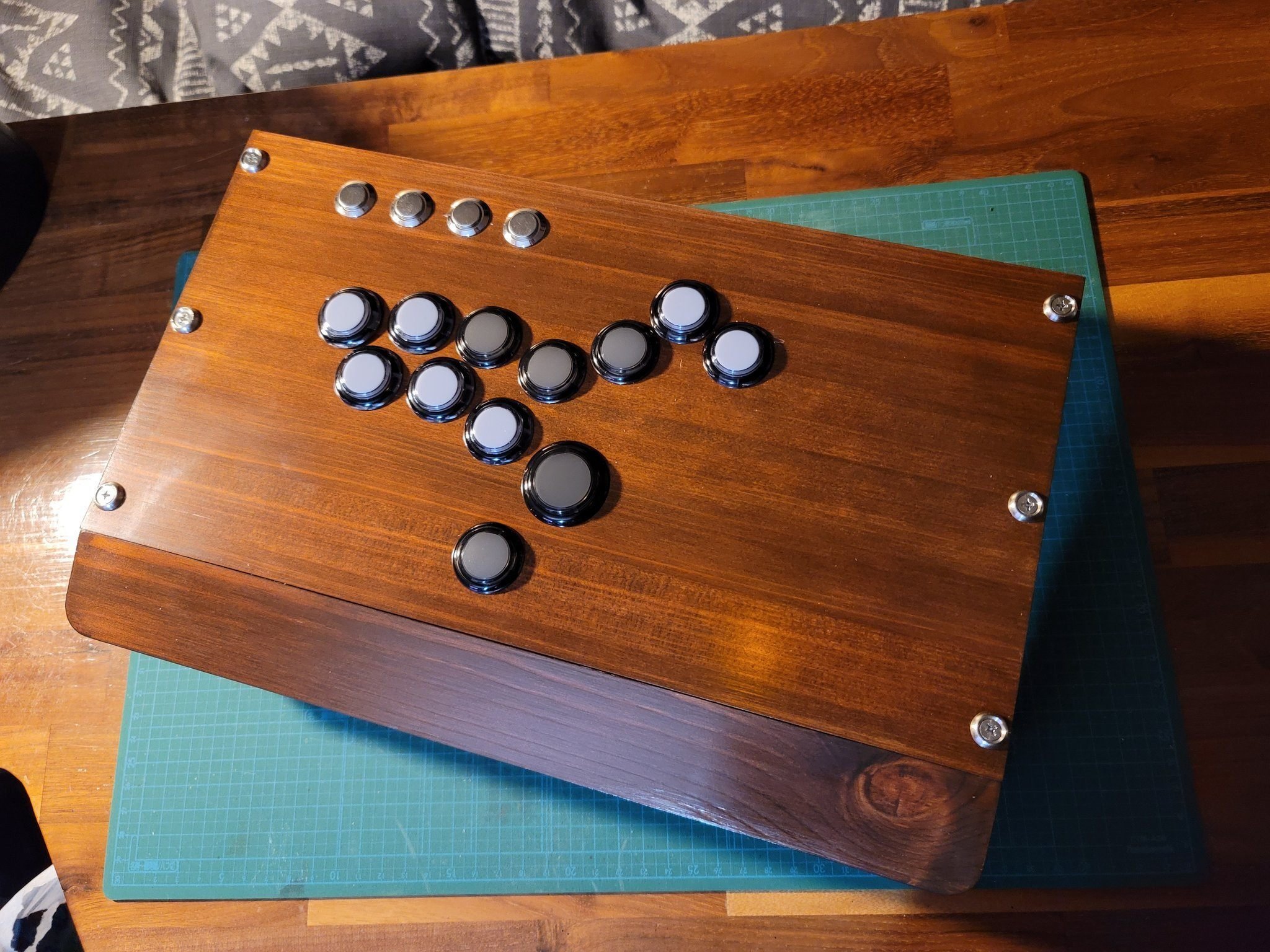 アケコン自作は、難度もコストも低い｜泡瀬かずわら