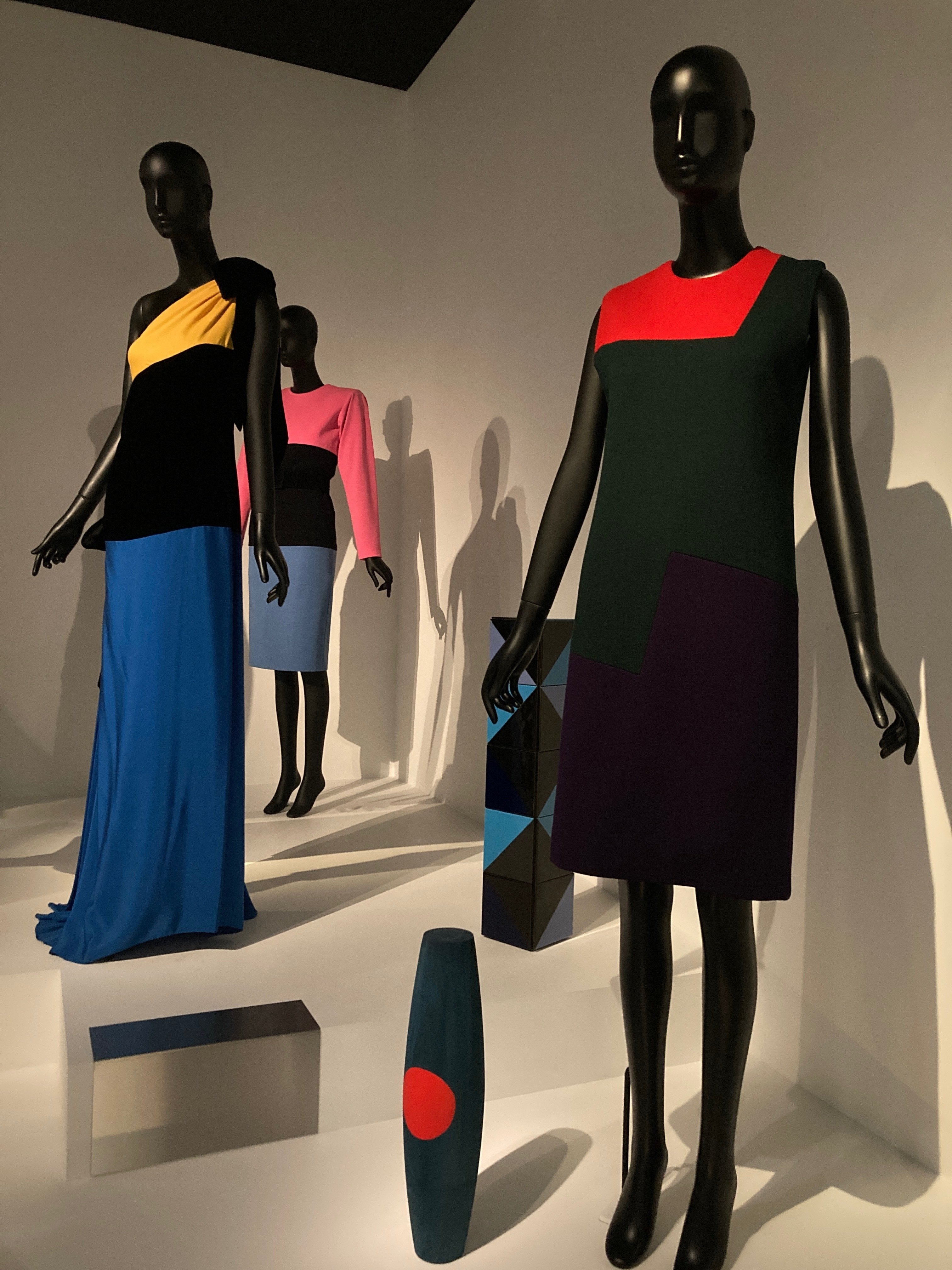 YVES SAINT LAURENT – SHAPES & FORMS: サンローラン美術館パリより