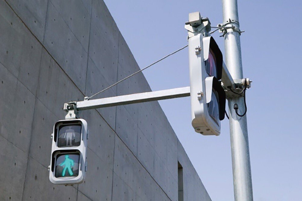 かたちは本来どうあるべきか──LED薄型歩行者灯器のはなし③（秋田