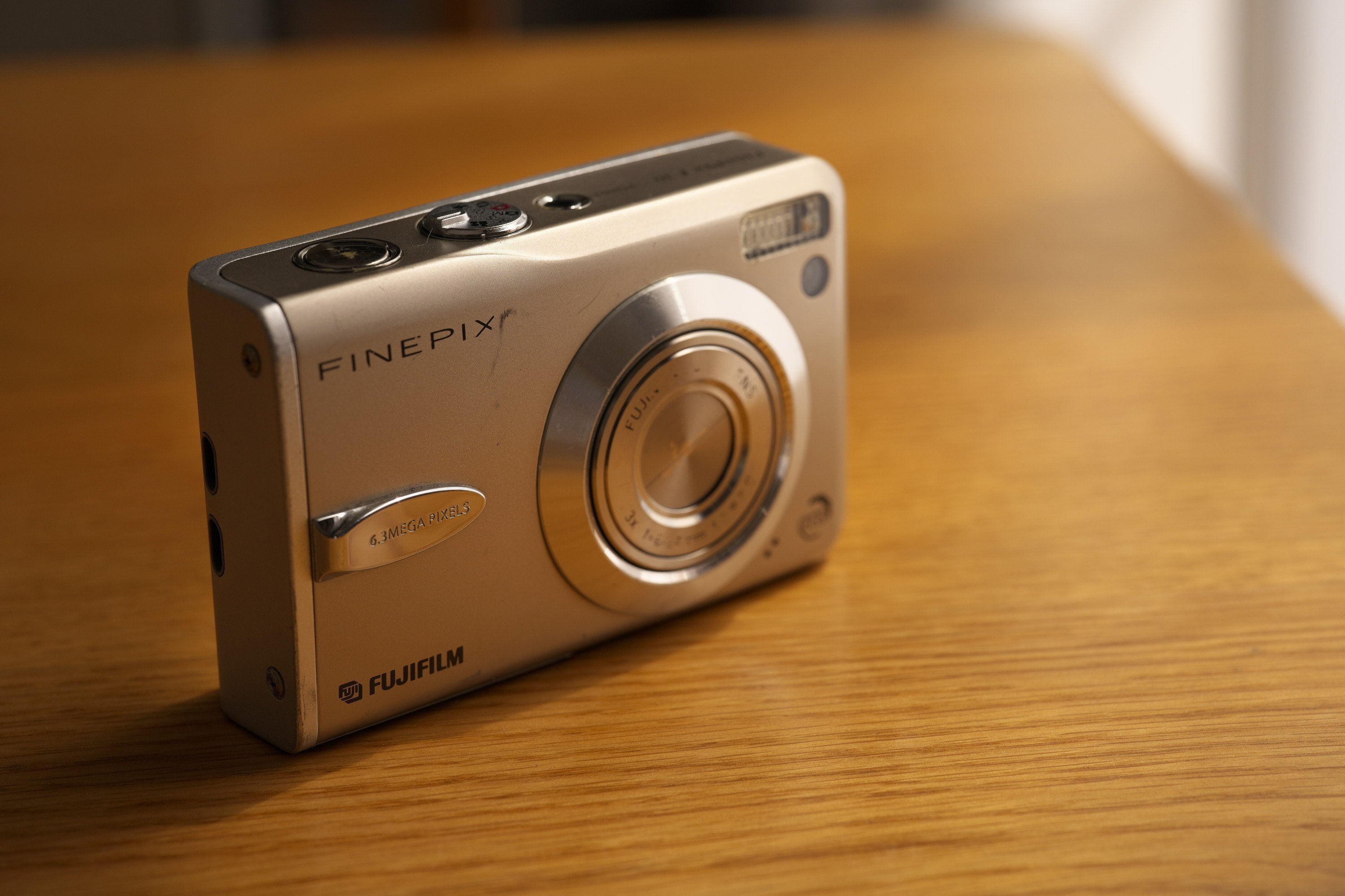 オールドデジカメ思い出話 その4 Fujifilm Finepix F30｜ちいさな島