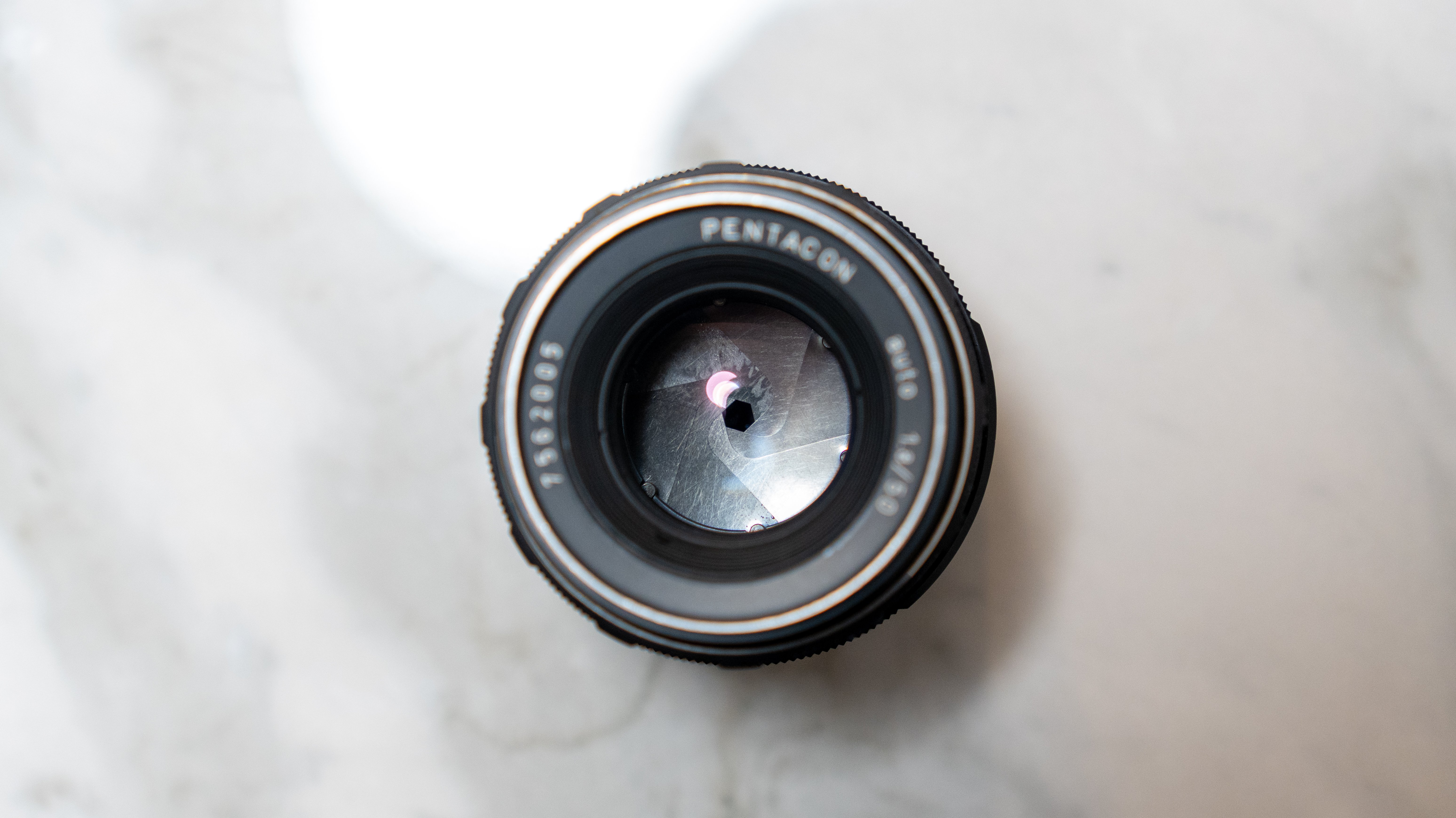 初めてのオールドレンズ - PENTACON auto f1.8 50mm｜TypeOBO