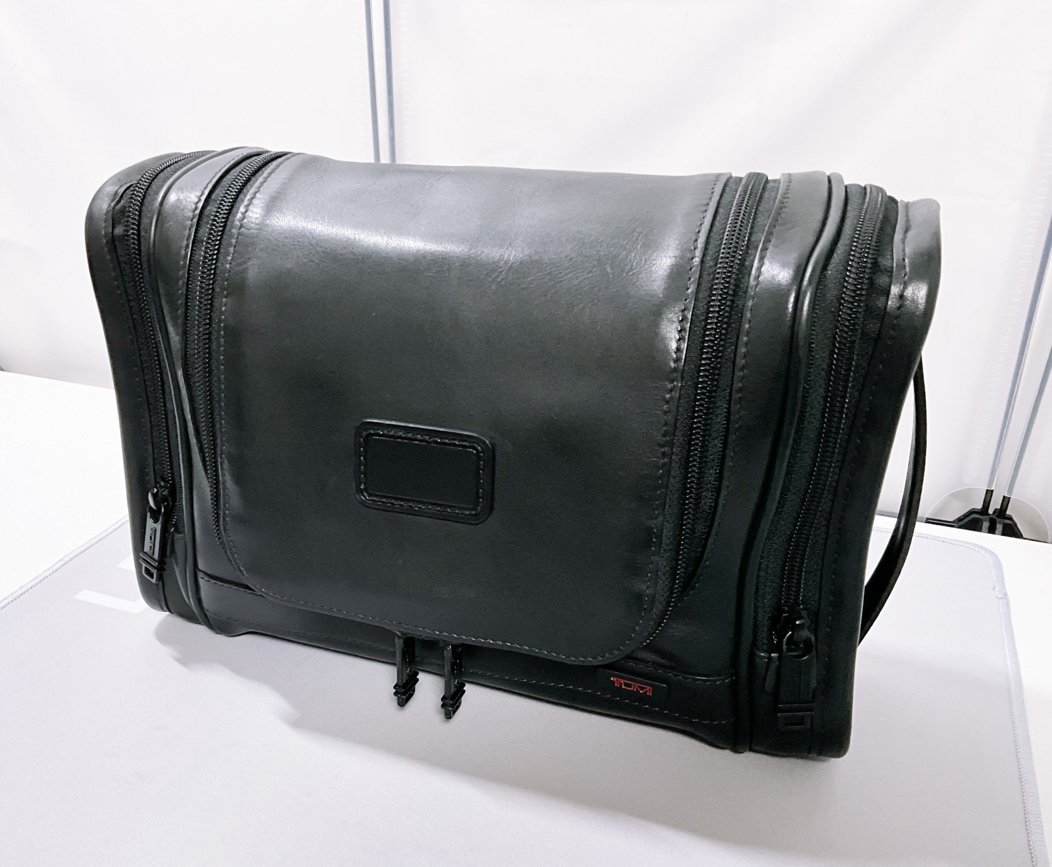 TUMI】「ハンギング・トラベル・キット」レビュー ”デカいこと以外は