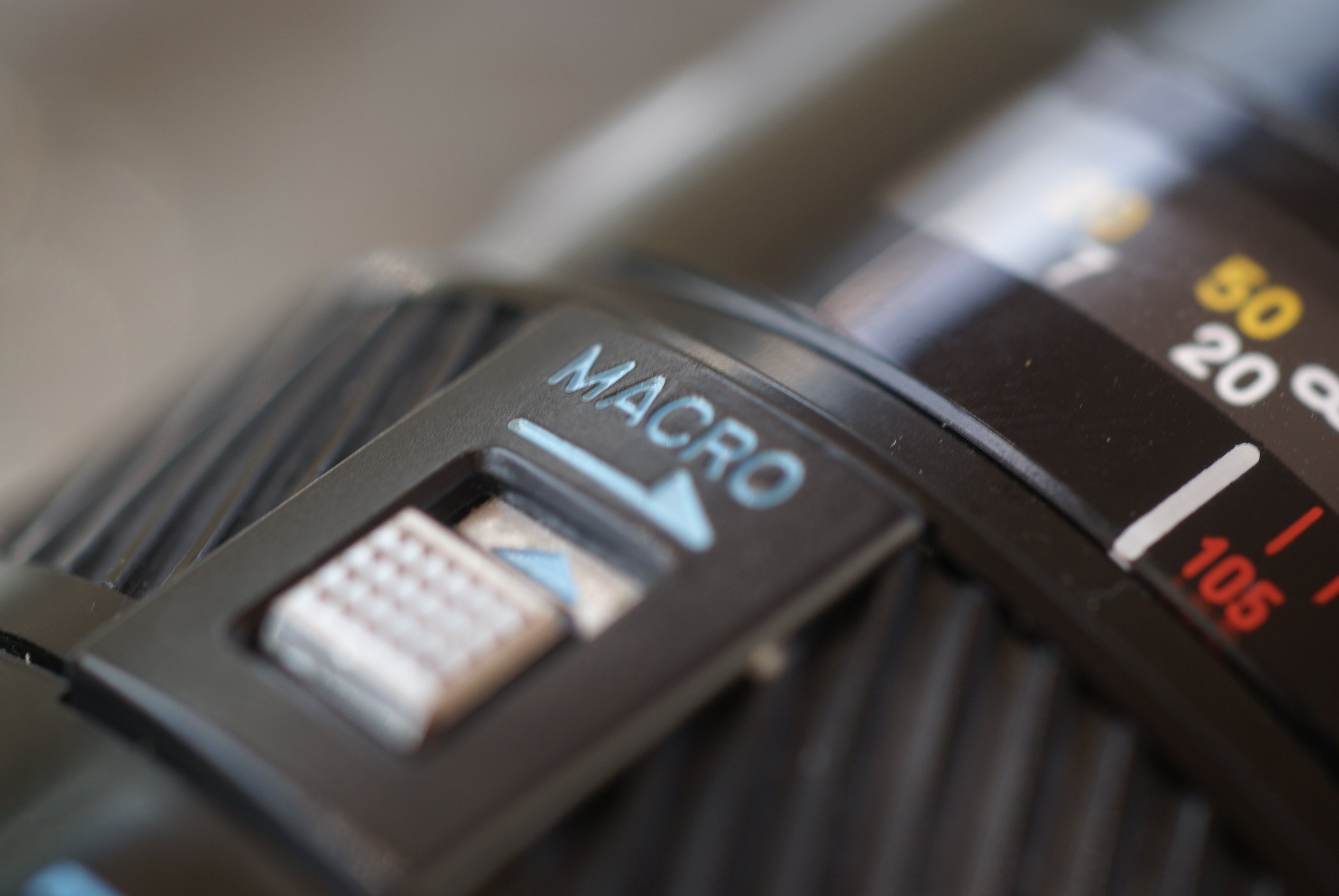 単焦点を目指したズームレンズ MINOLTA AF ZOOM 35-105mm f3.5-4.5（旧