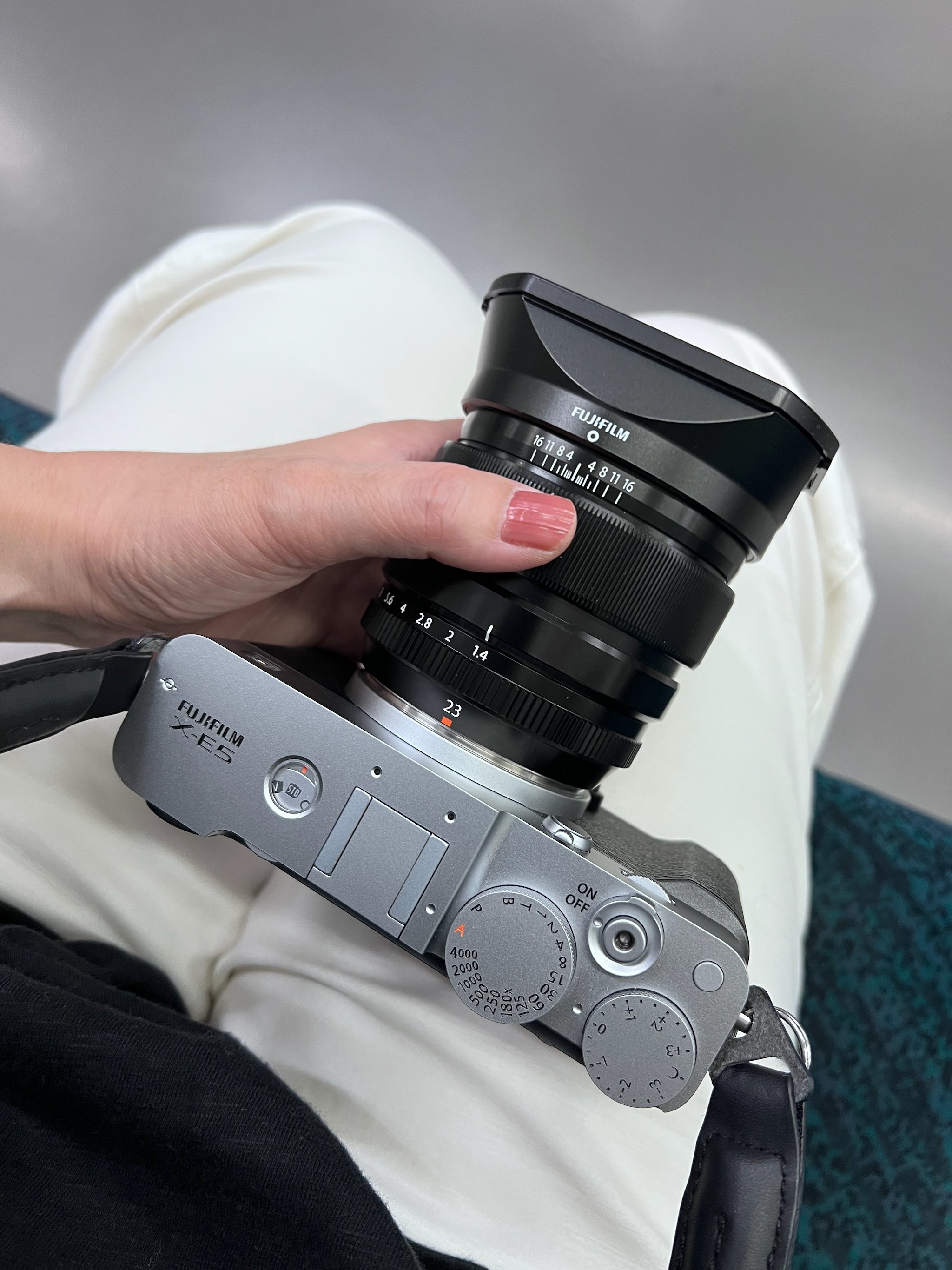 X-E5に、デジタルクロップ使用を想定してお迎えしたレンズ｜飯田有抄