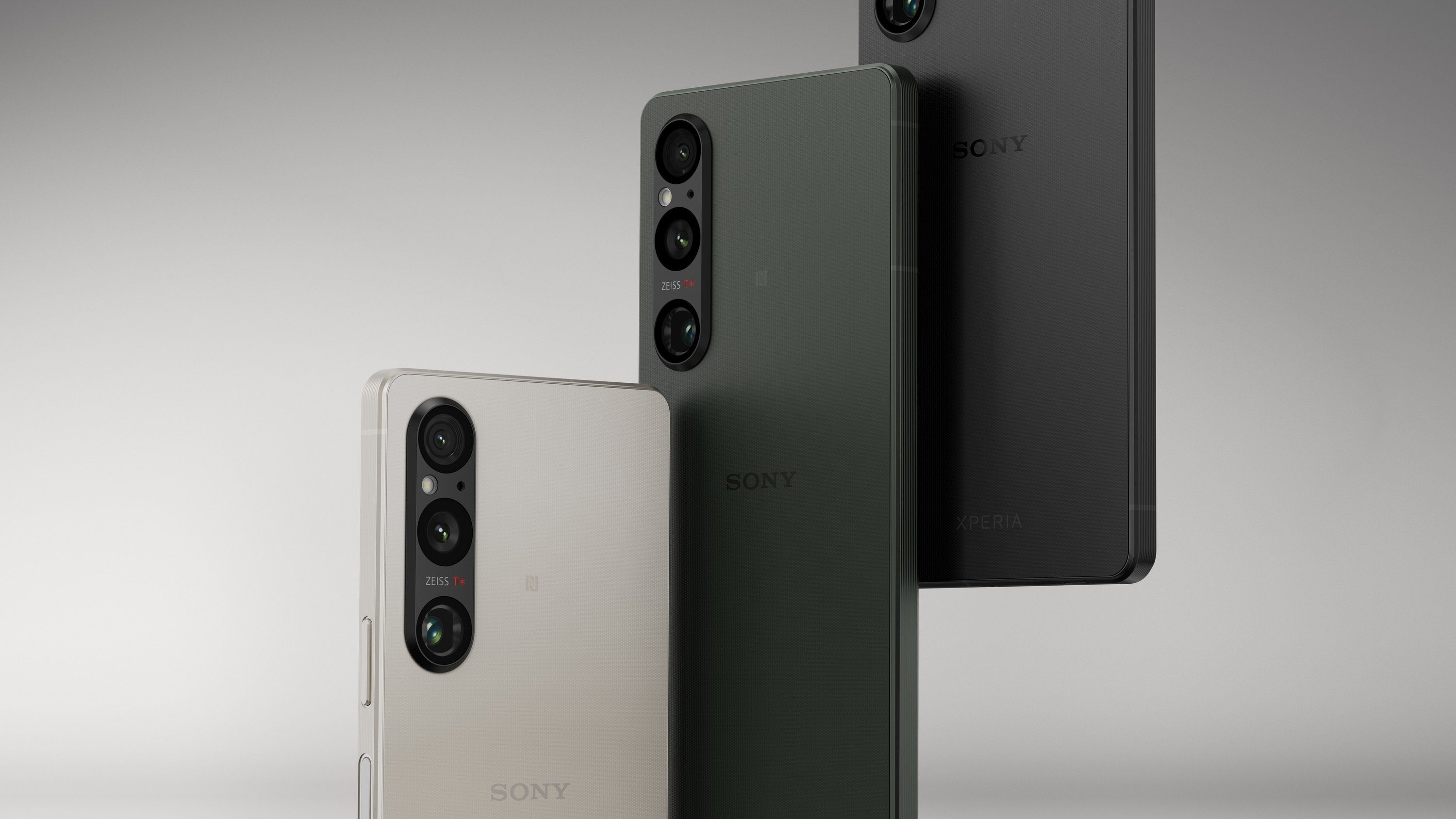 ザラザラ？カリカリ？ 独自の意匠をもつ 『Xperia 1 V』ウラガワの秘密