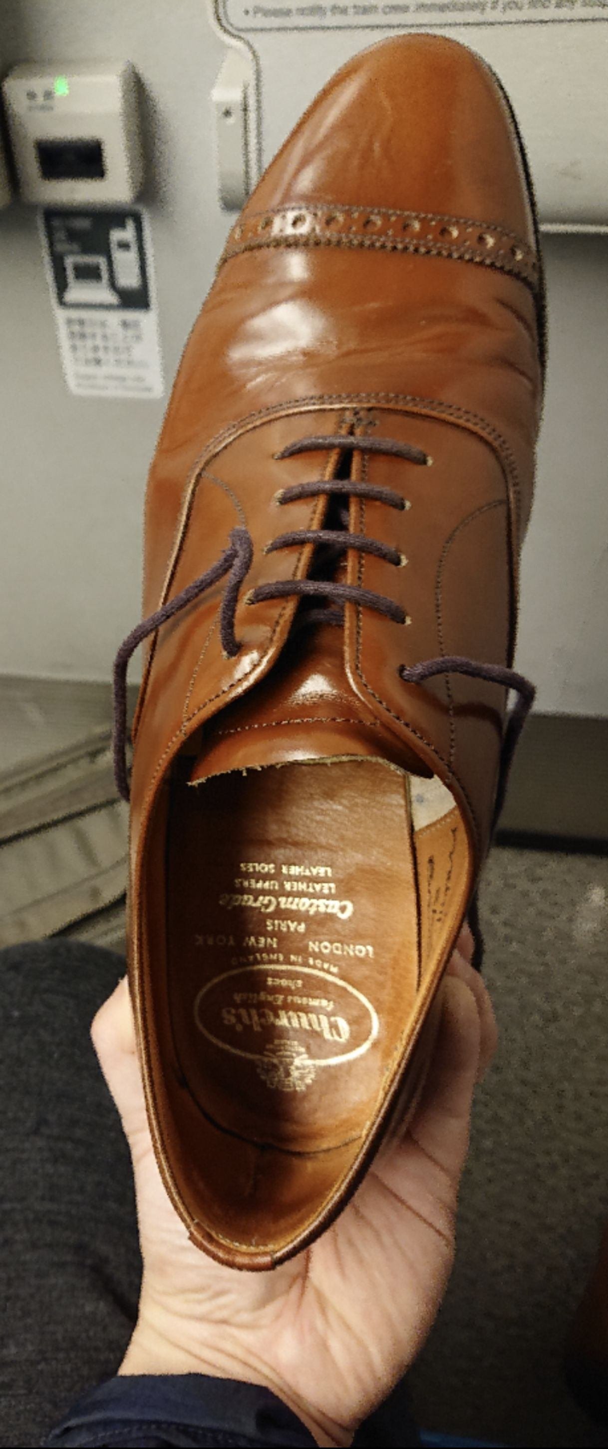 古き良き革靴、3都市チャーチと、再び鞄について語る。｜何食わぬ顔