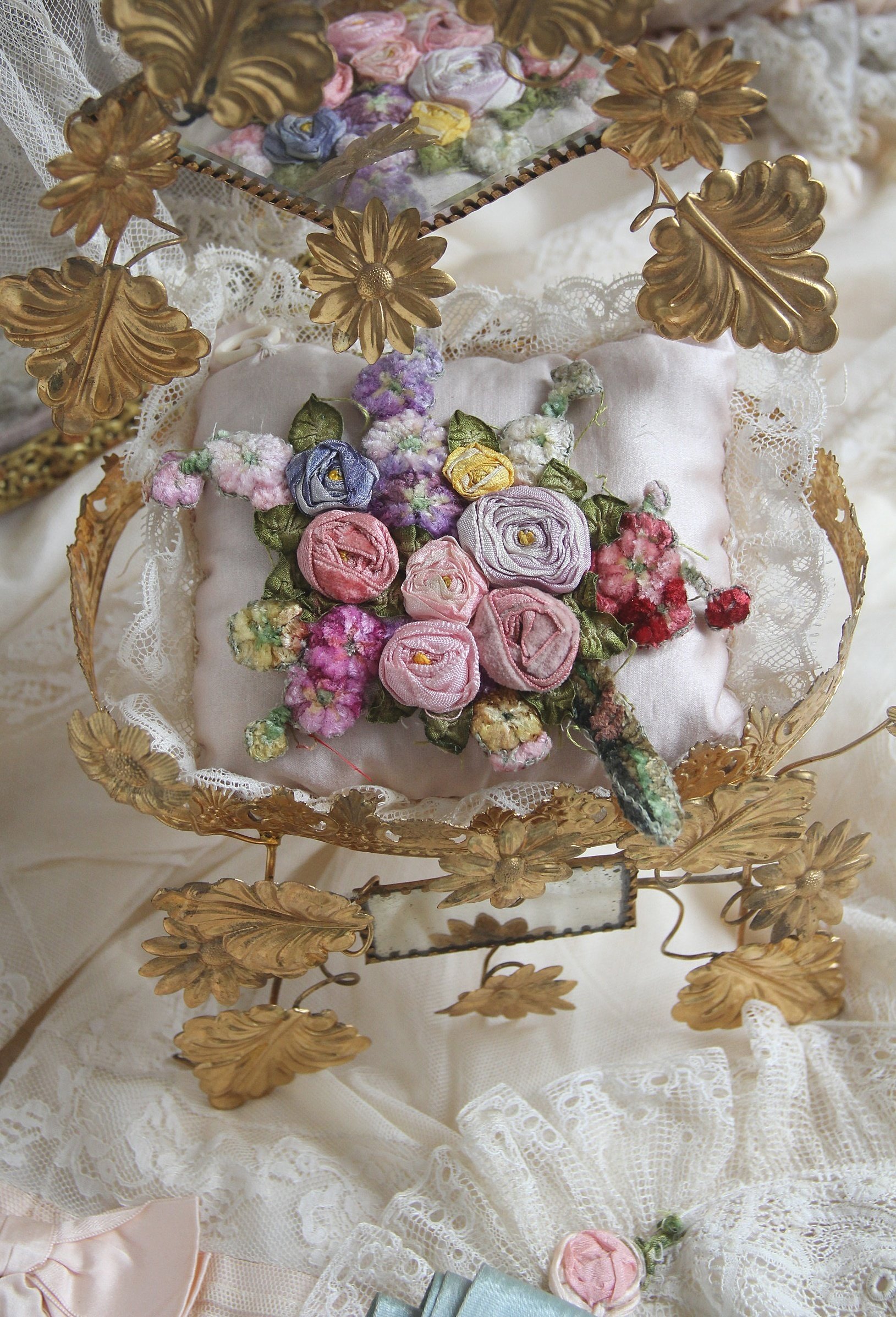 ロココモチーフとアンティークレースや花柄リボンのセット フランス製