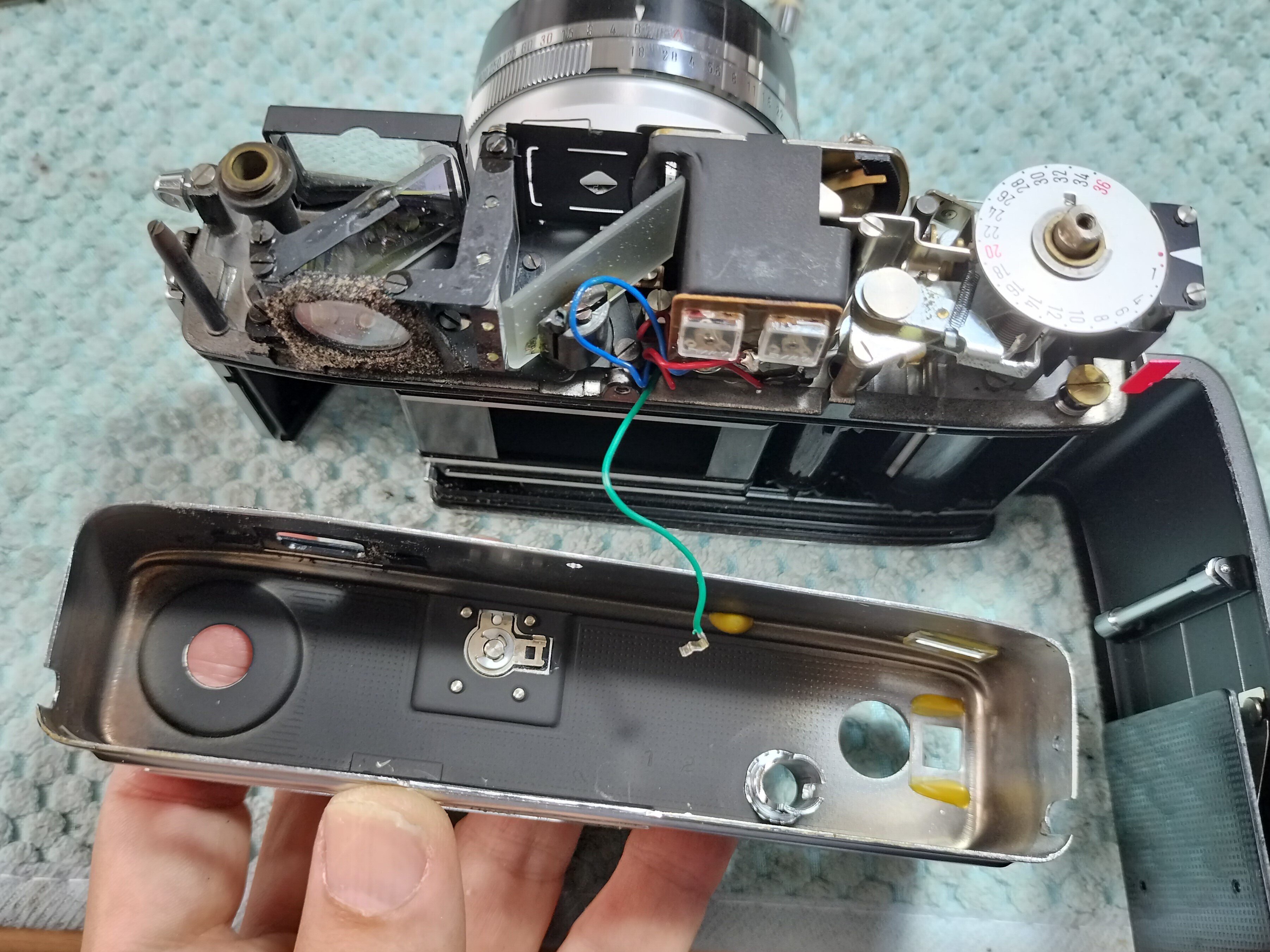 ミノルタ Hi-Matic 7sの分解｜フィルムカメラ修理のアクアカメラ