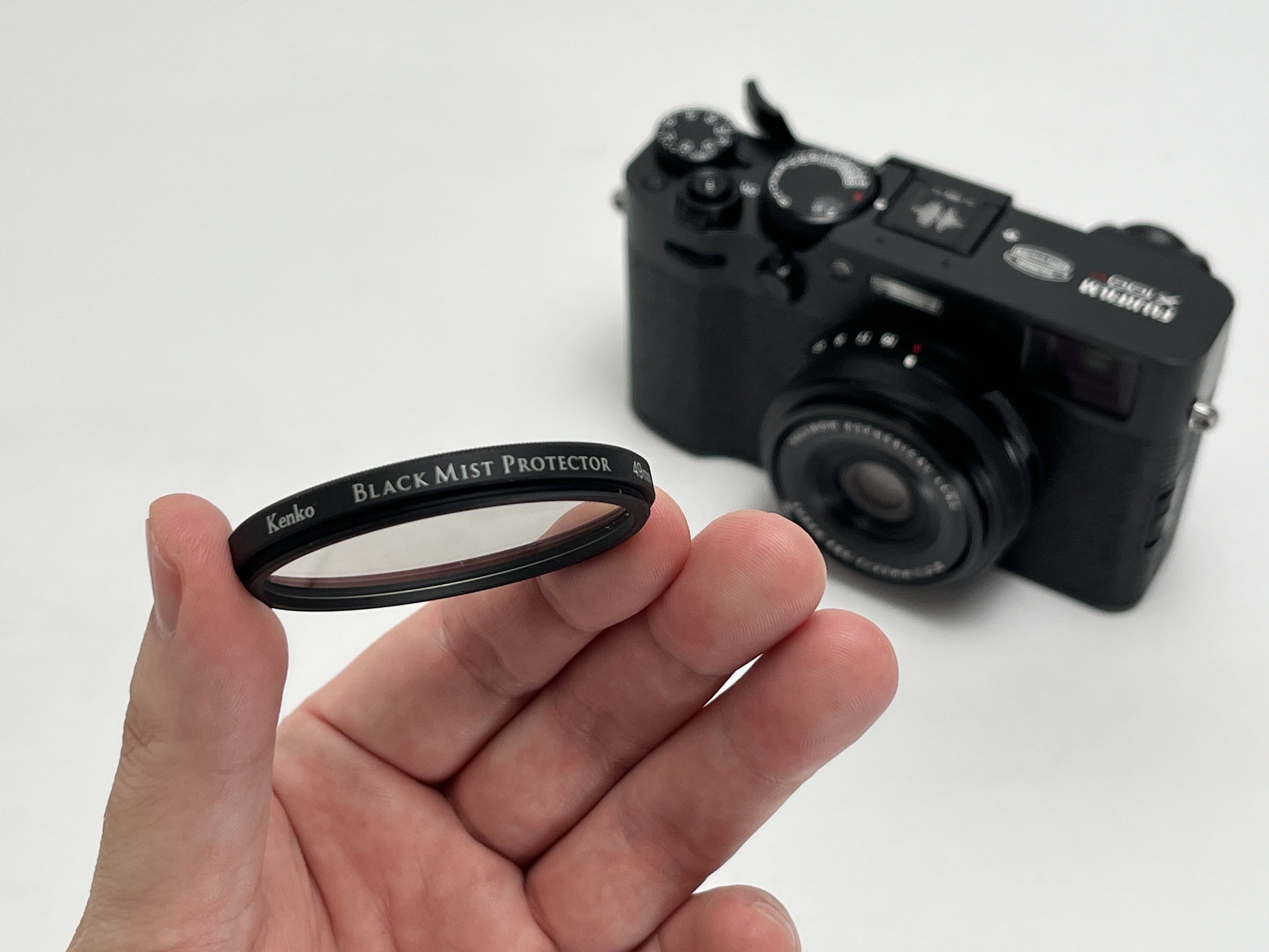 X100VIに常用できるブラックミストプロテクターを付けてみた話｜KuroBox