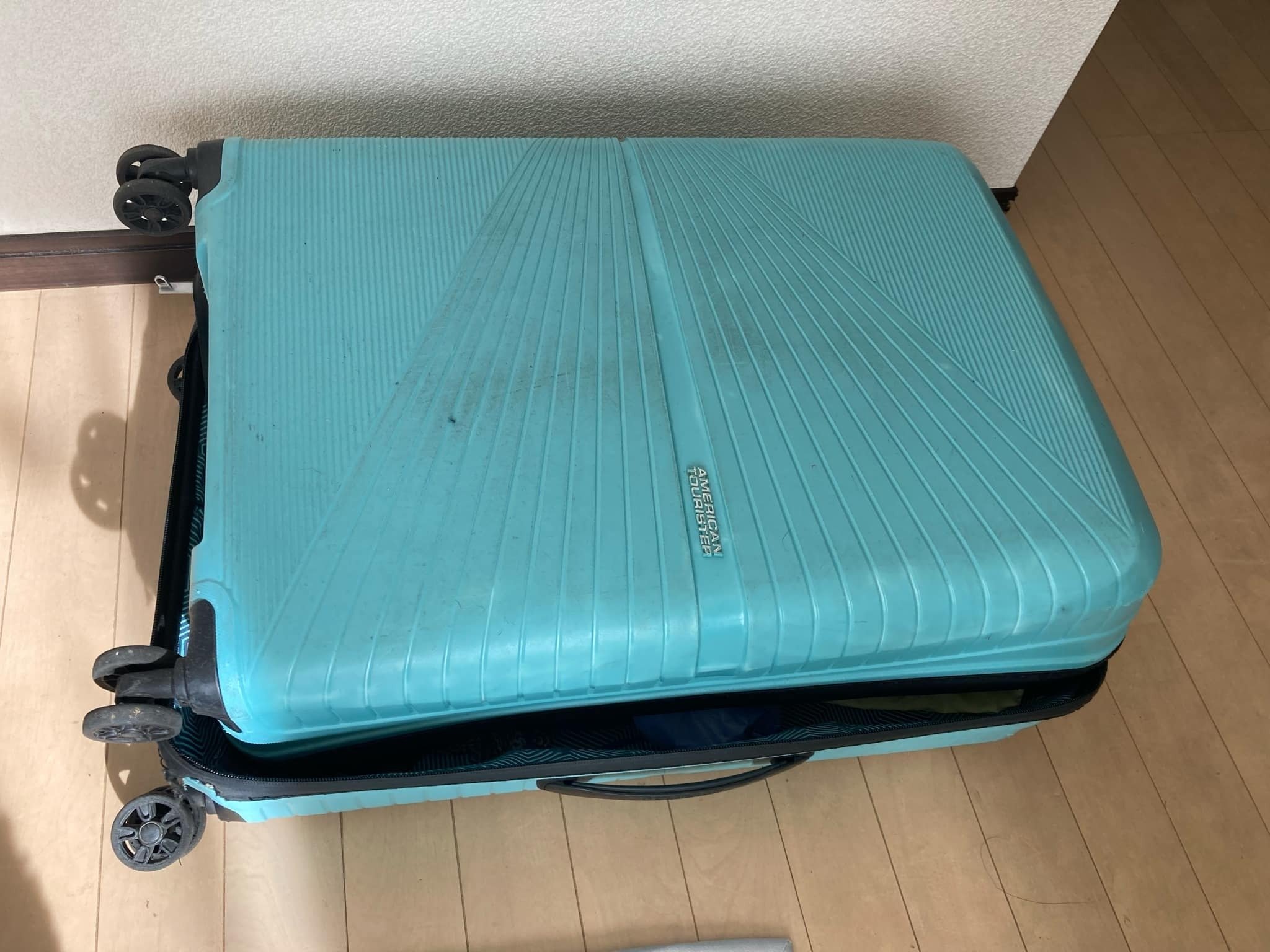 長年愛用しているスーツケースが壊れた。｜原田優香｜合同会社&ante