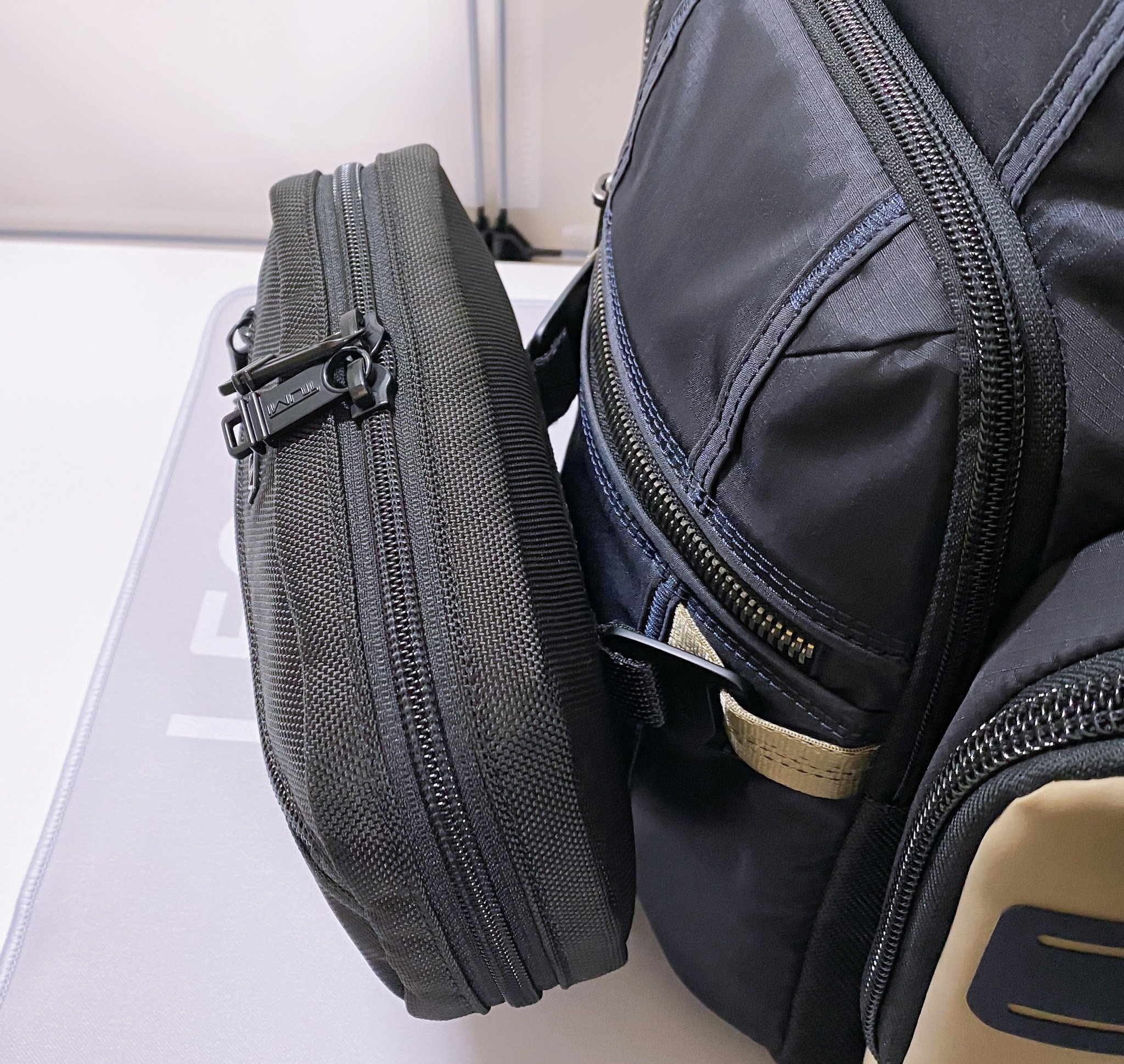 TUMI】 「ジップ・アラウンド・ケース」レビュー 【汎用ポーチ